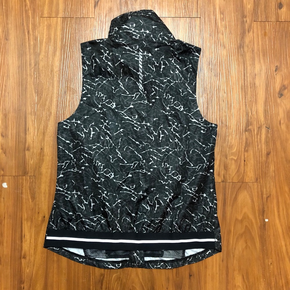 Under Armour STORM Waterproof Athletic Vest - Picture 5 of 6